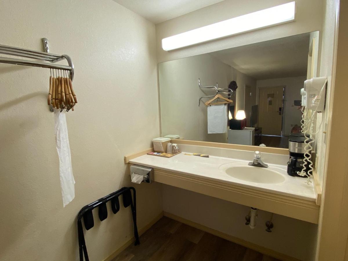 | El Rancho Motel