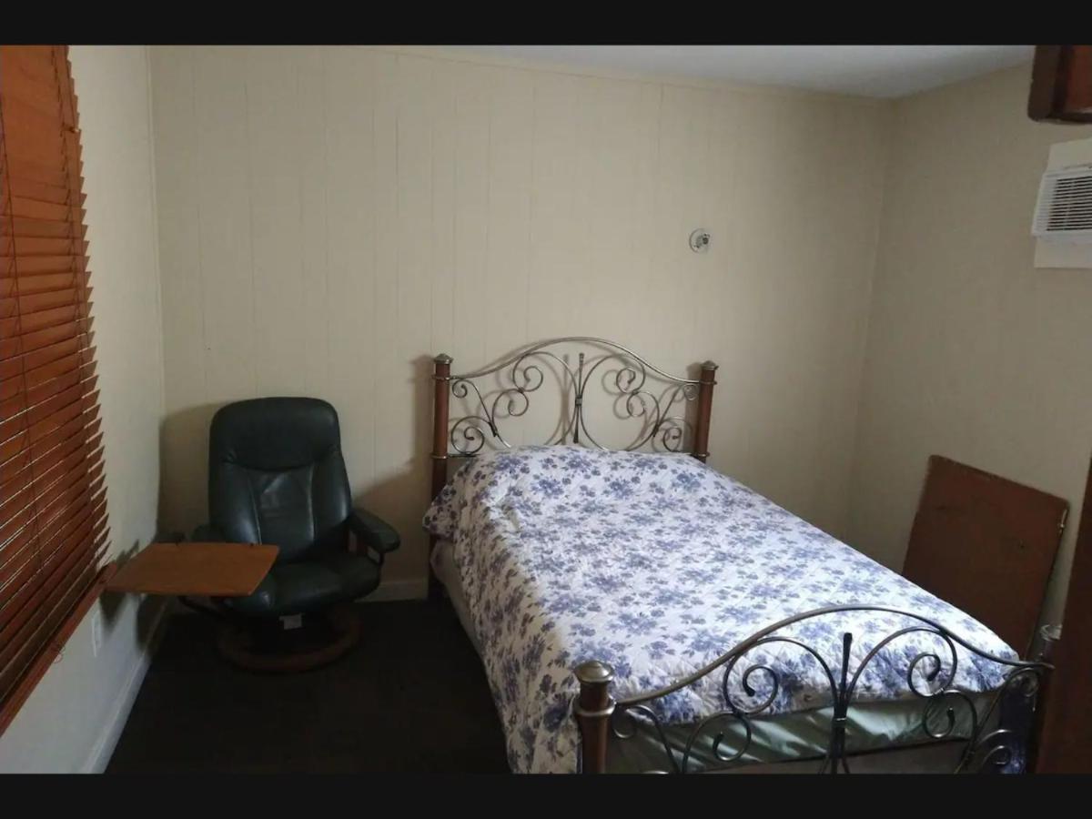 | Room in Lodge - Shasta Motel in Turlock, Ca