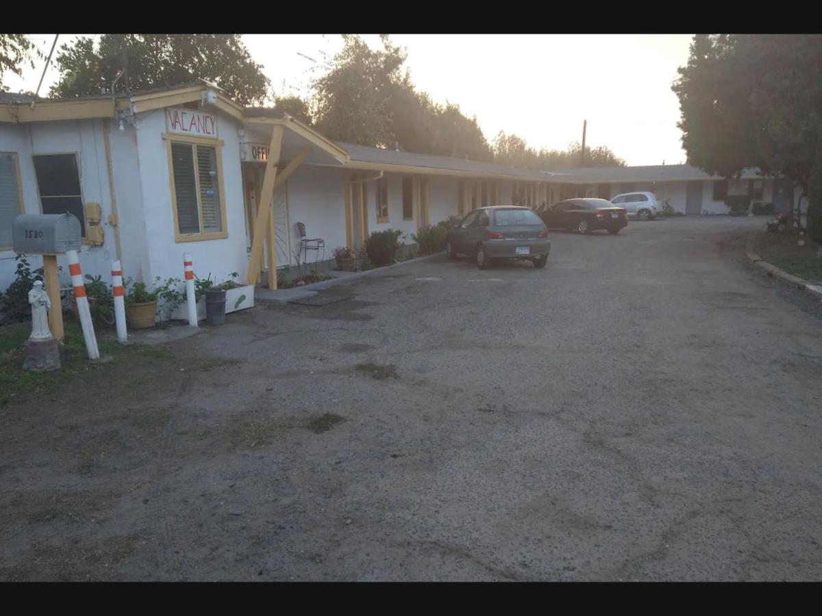 | Room in Lodge - Shasta Motel in Turlock, Ca
