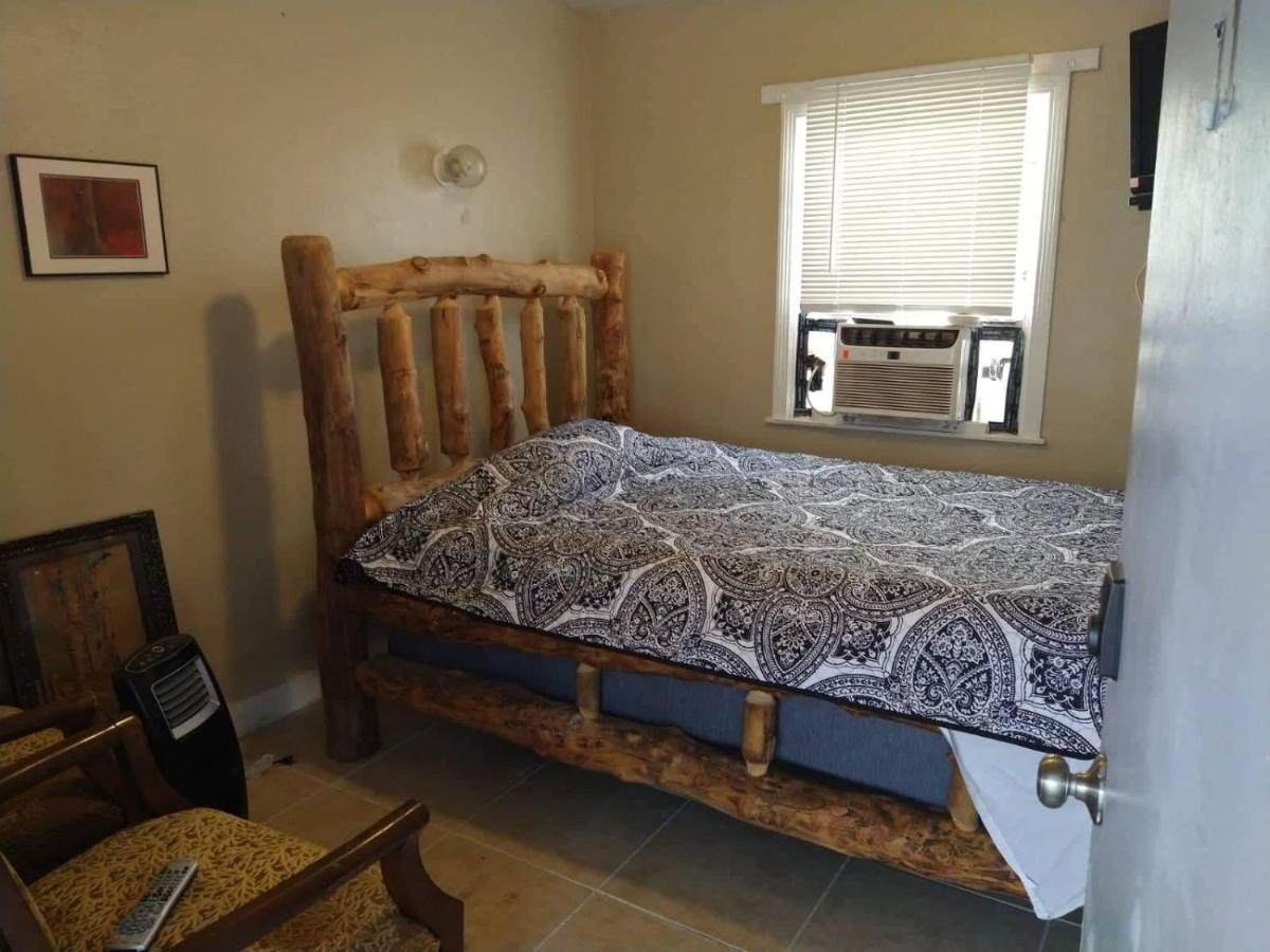  | Room in Lodge - Shasta Motel in Turlock, Ca