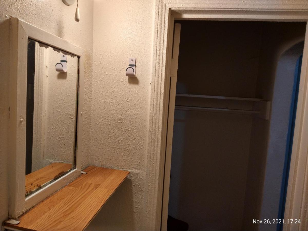 | Room in Lodge - Shasta Motel in Turlock, Ca