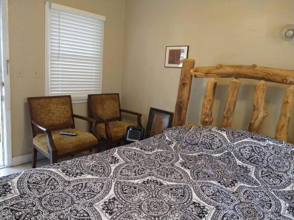 | Room in Lodge - Shasta Motel in Turlock, Ca