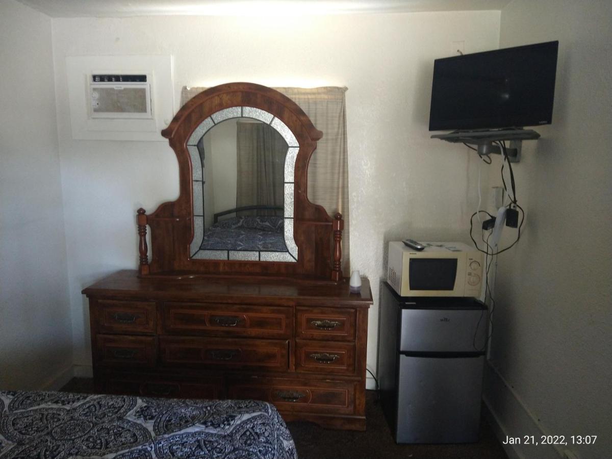  | Room in Lodge - Shasta Motel in Turlock, Ca