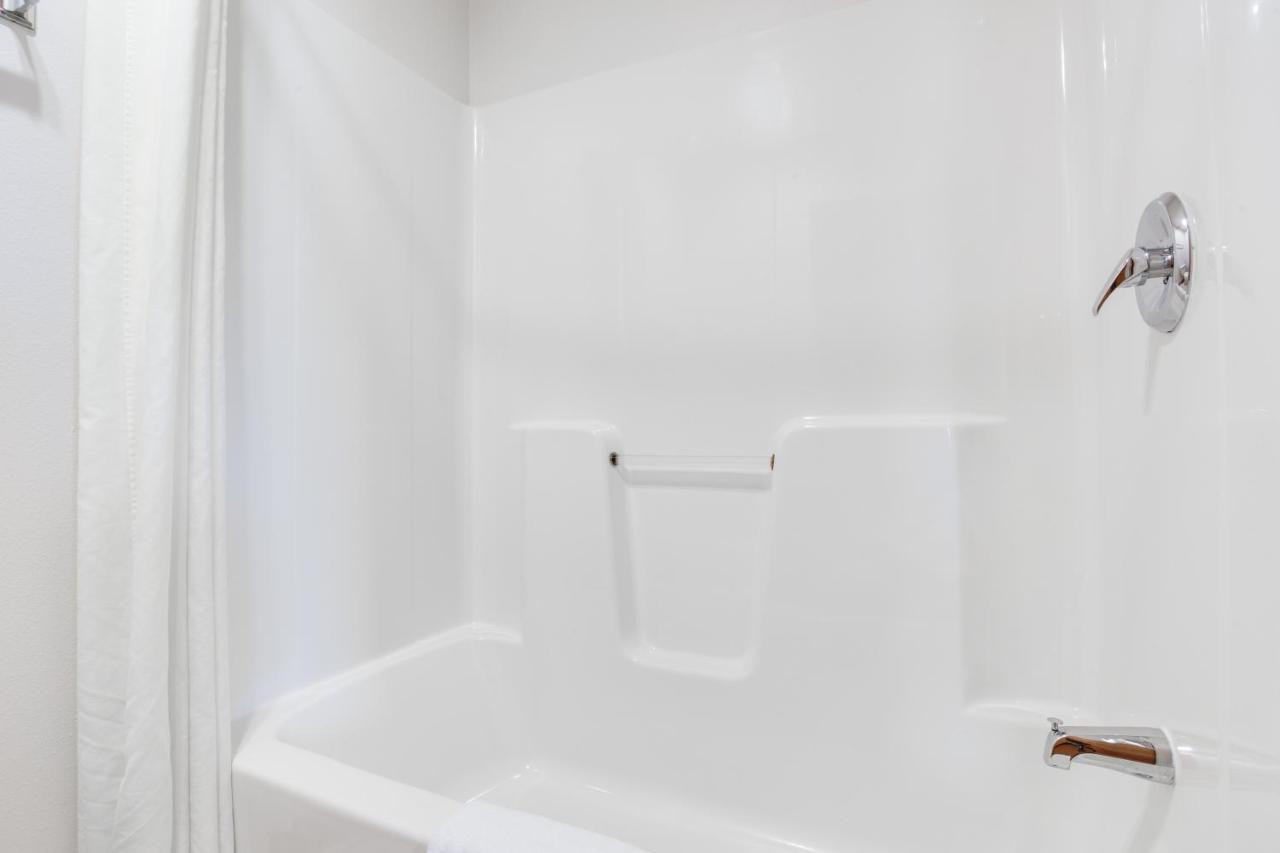 King Suite - Non-Smoking at Super 8 by Wyndham Oelwein