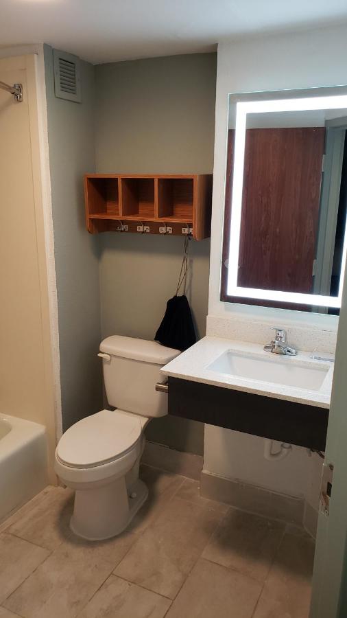 Standard Queen Room at Extended Stay America Suites - Springfield