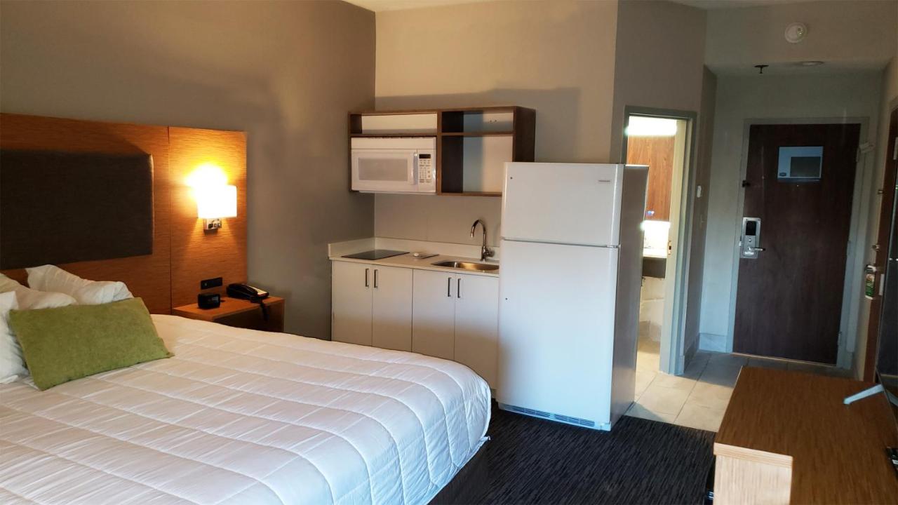 Standard King Room at Extended Stay America Suites - Springfield