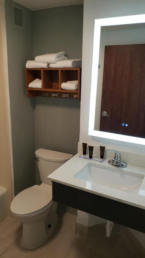 Standard King Room at Extended Stay America Suites - Springfield