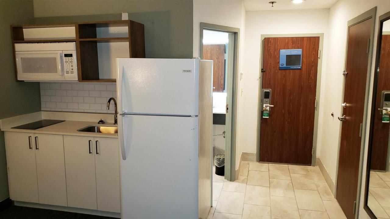 Standard King Room at Extended Stay America Suites - Springfield