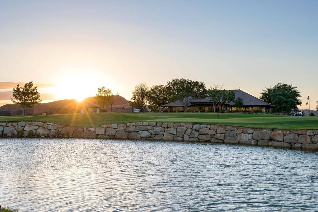 | Villa 20 - LUXURY GOLF VILLA, PET FRIENDLY! YEAR ROUND HEATED POOL AND HOT TUB