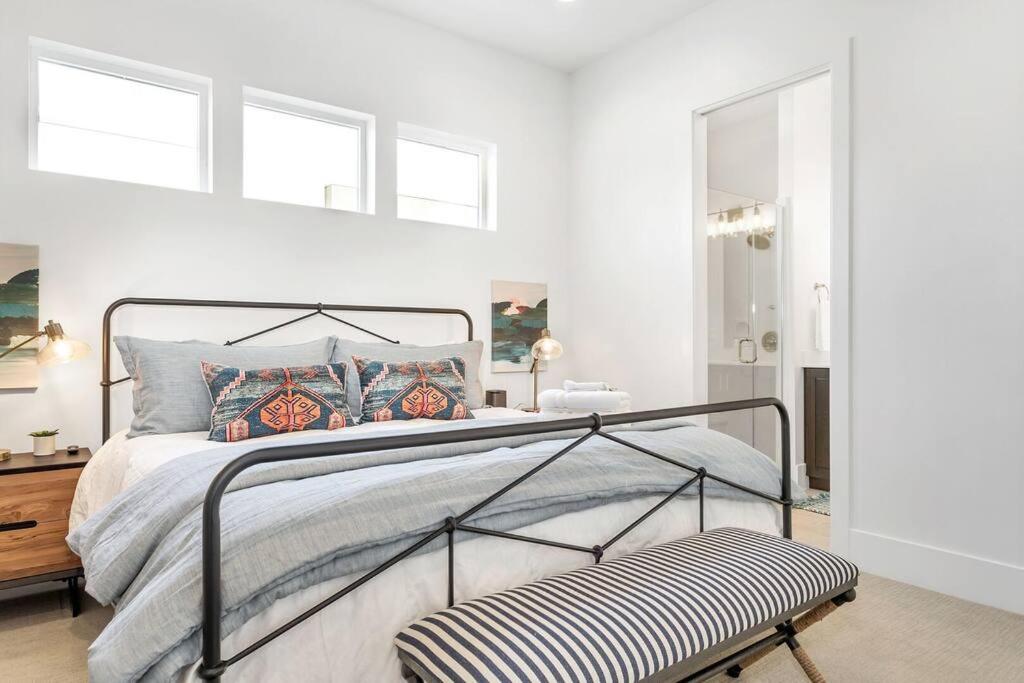 | Villa 20 - LUXURY GOLF VILLA, PET FRIENDLY! YEAR ROUND HEATED POOL AND HOT TUB
