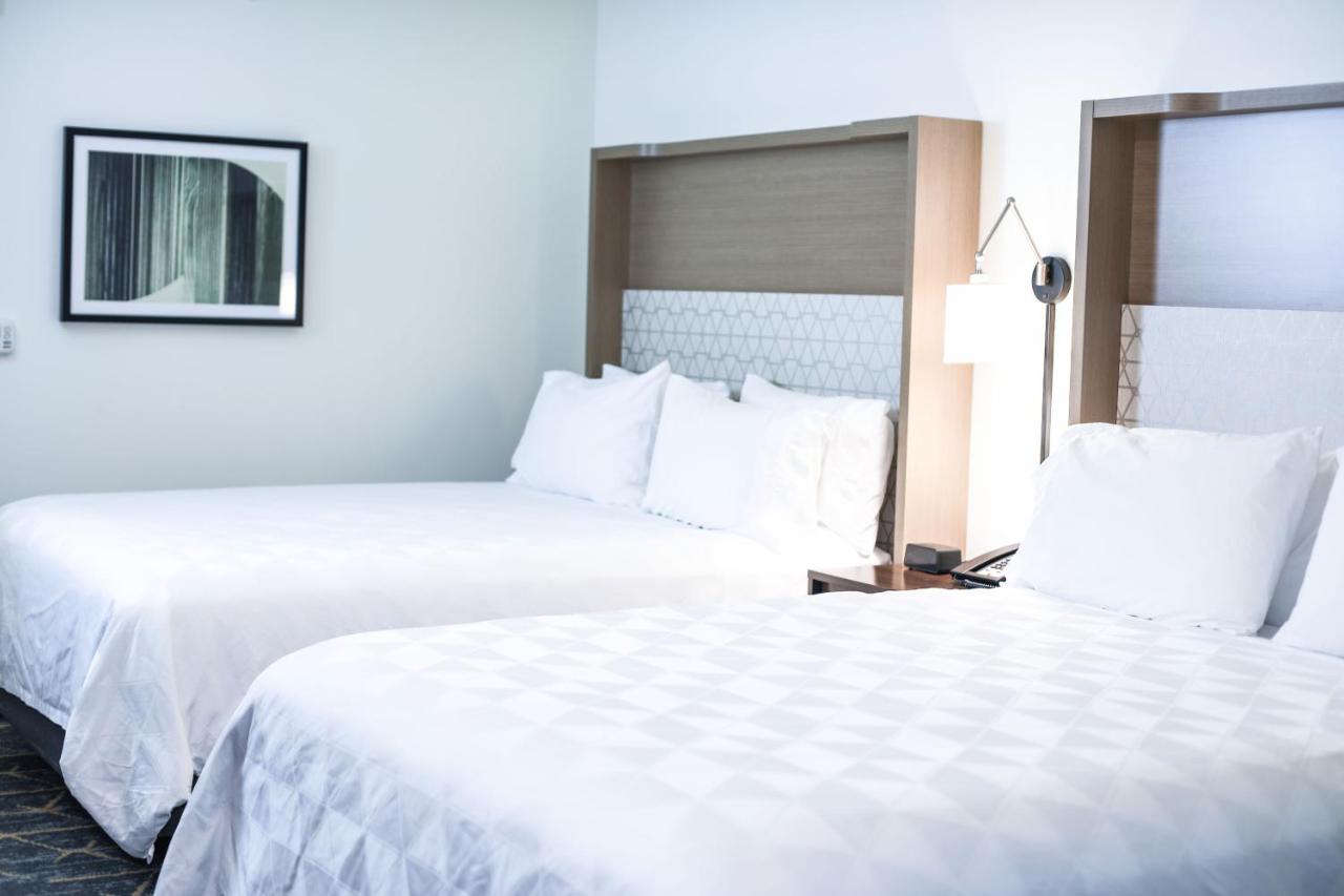 | Holiday Inn & Suites St. Cloud, an IHG Hotel