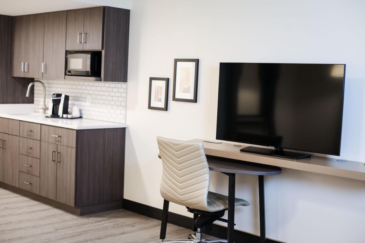 | Holiday Inn & Suites St. Cloud, an IHG Hotel