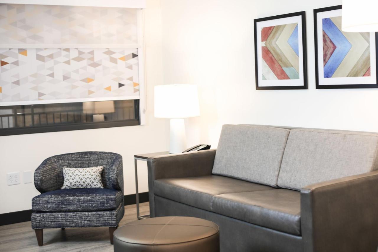 | Holiday Inn & Suites St. Cloud, an IHG Hotel