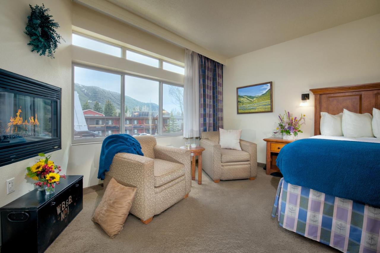 King Room with Fireplace at The Rockwell Inn