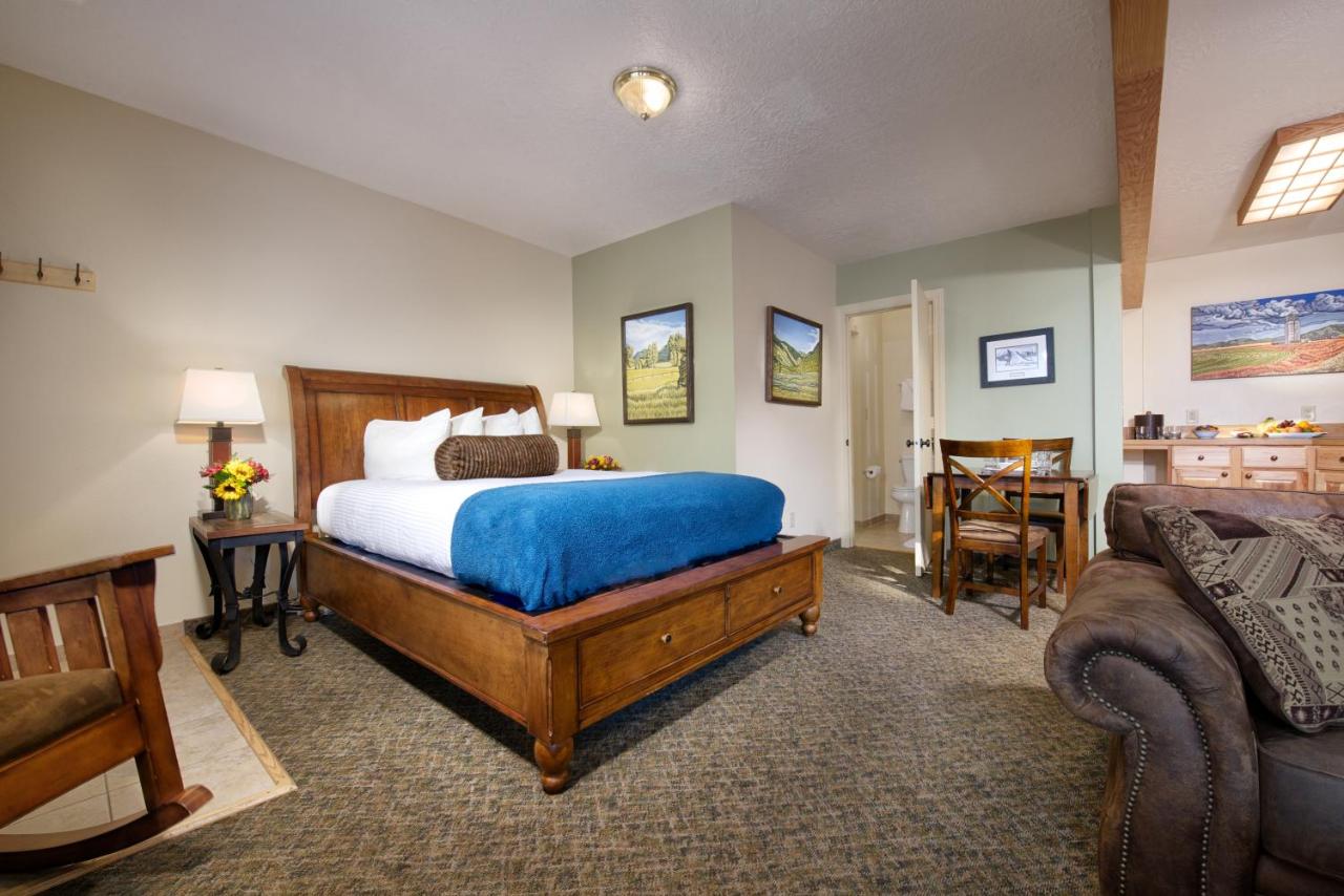 Studio Apartment with One Queen Bed at The Rockwell Inn