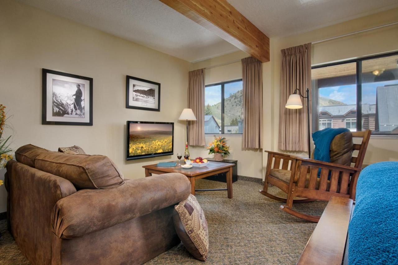 Studio Apartment with One Queen Bed at The Rockwell Inn