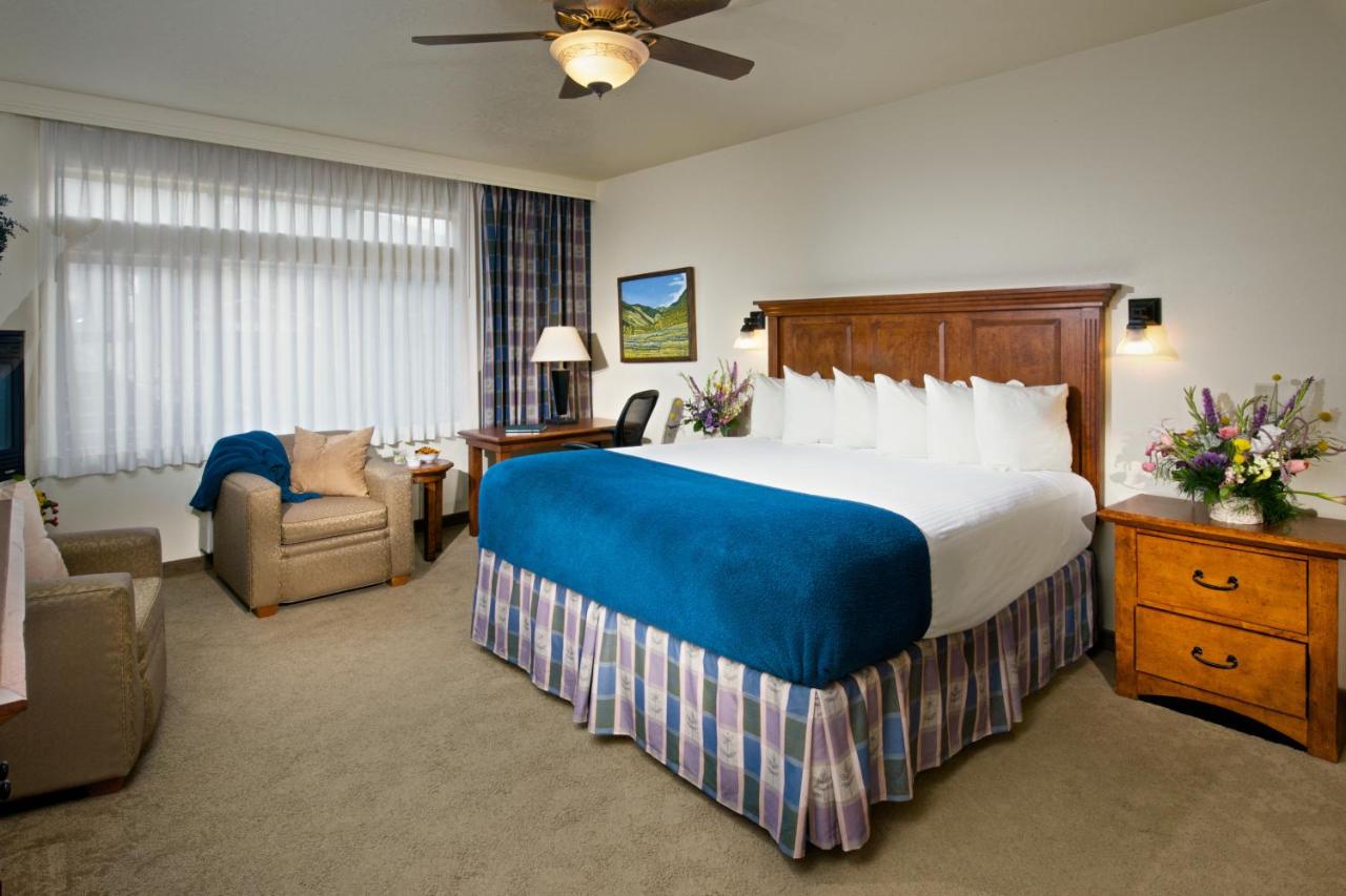 King Room with Fireplace at The Rockwell Inn