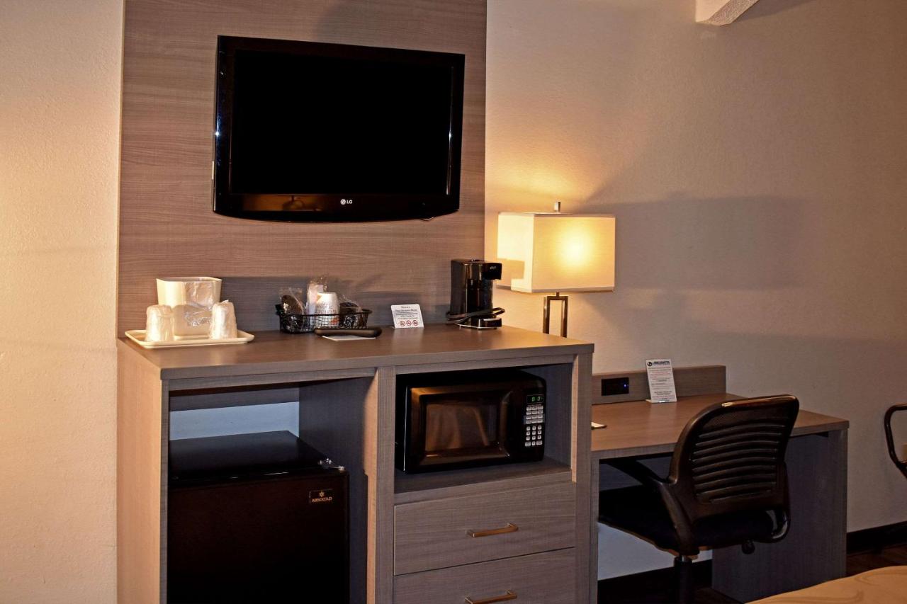 | Quality Suites Martinsburg