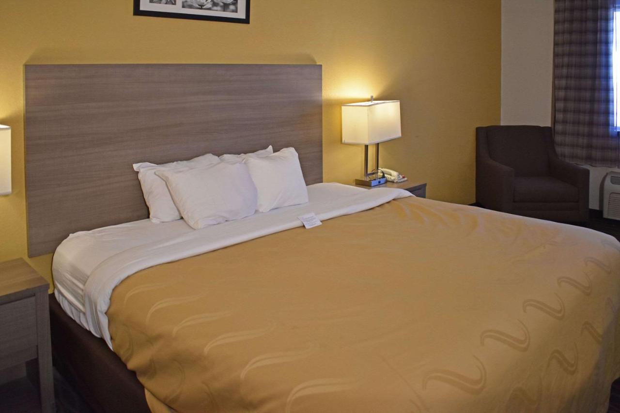 | Quality Suites Martinsburg