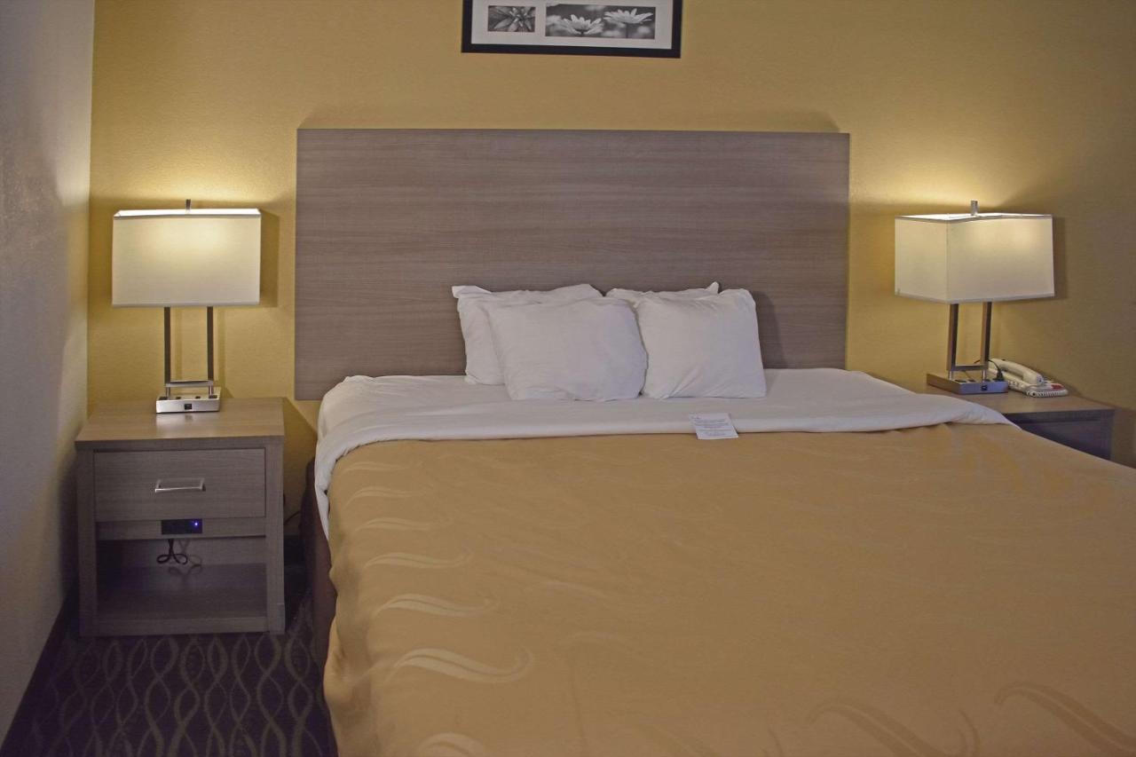 | Quality Suites Martinsburg