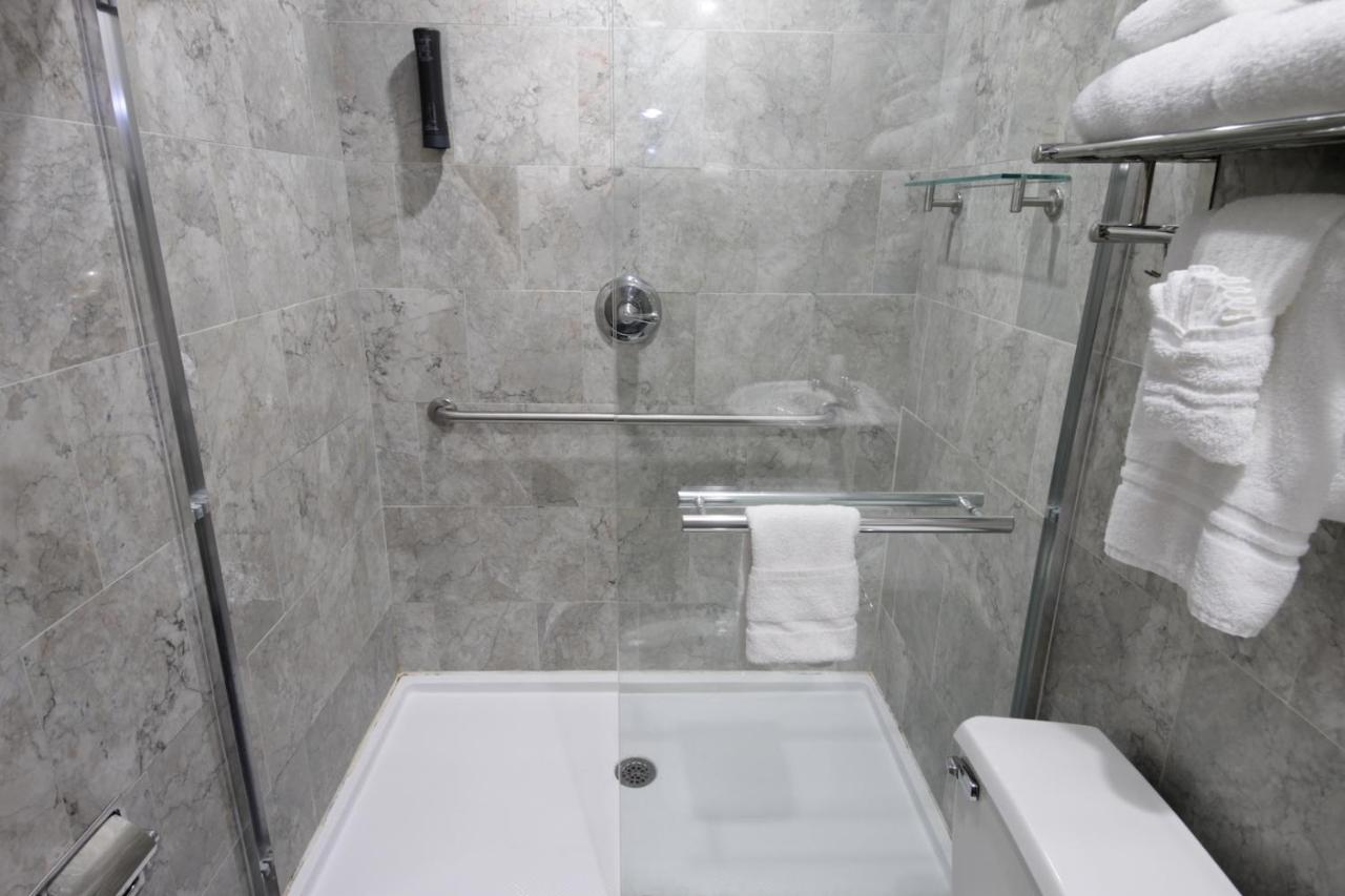 | Hyde Park Hotel
