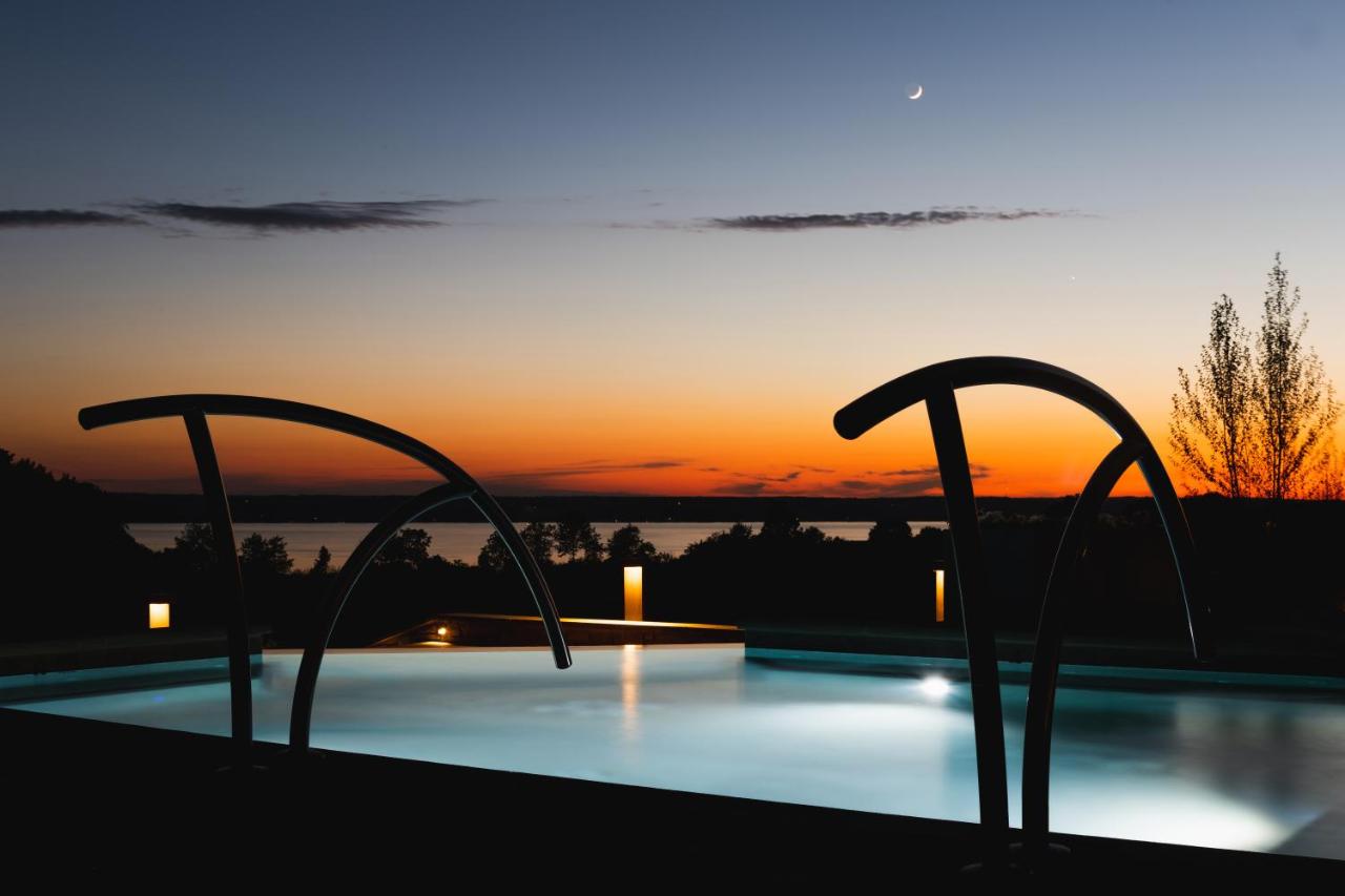 | Inns of Aurora