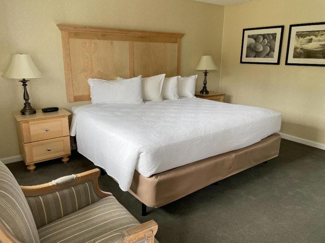 | Moseley Cottage Inn and The Town Motel