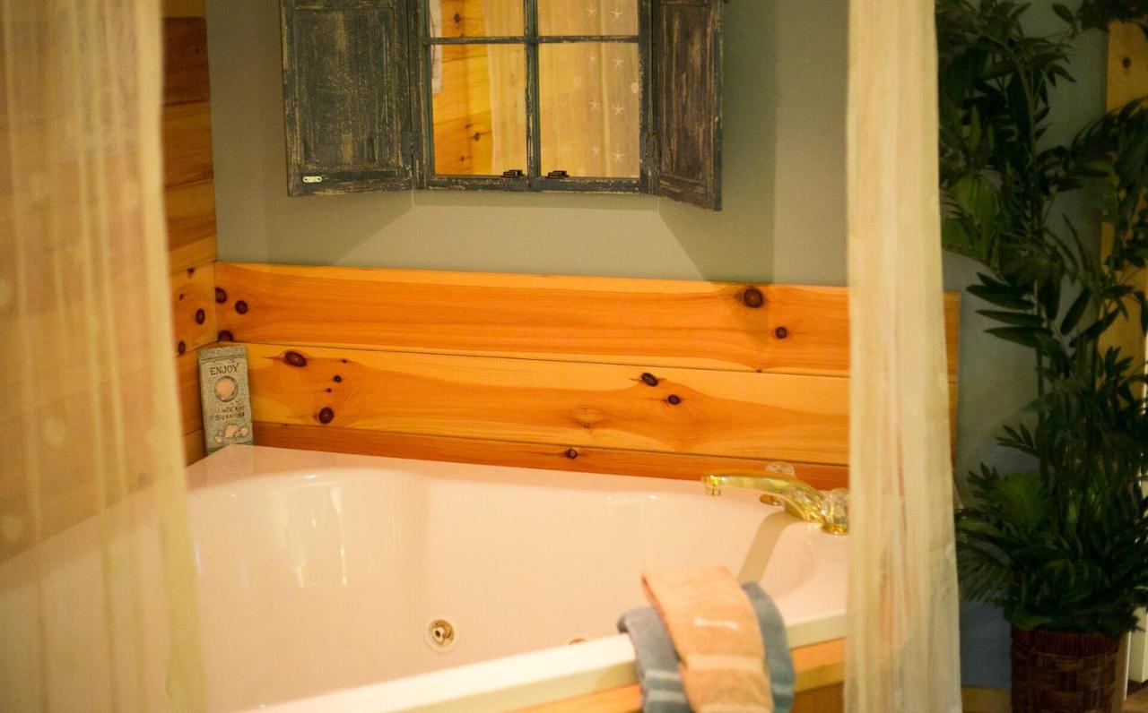  | Blessing Lodge by Amish Country Lodging