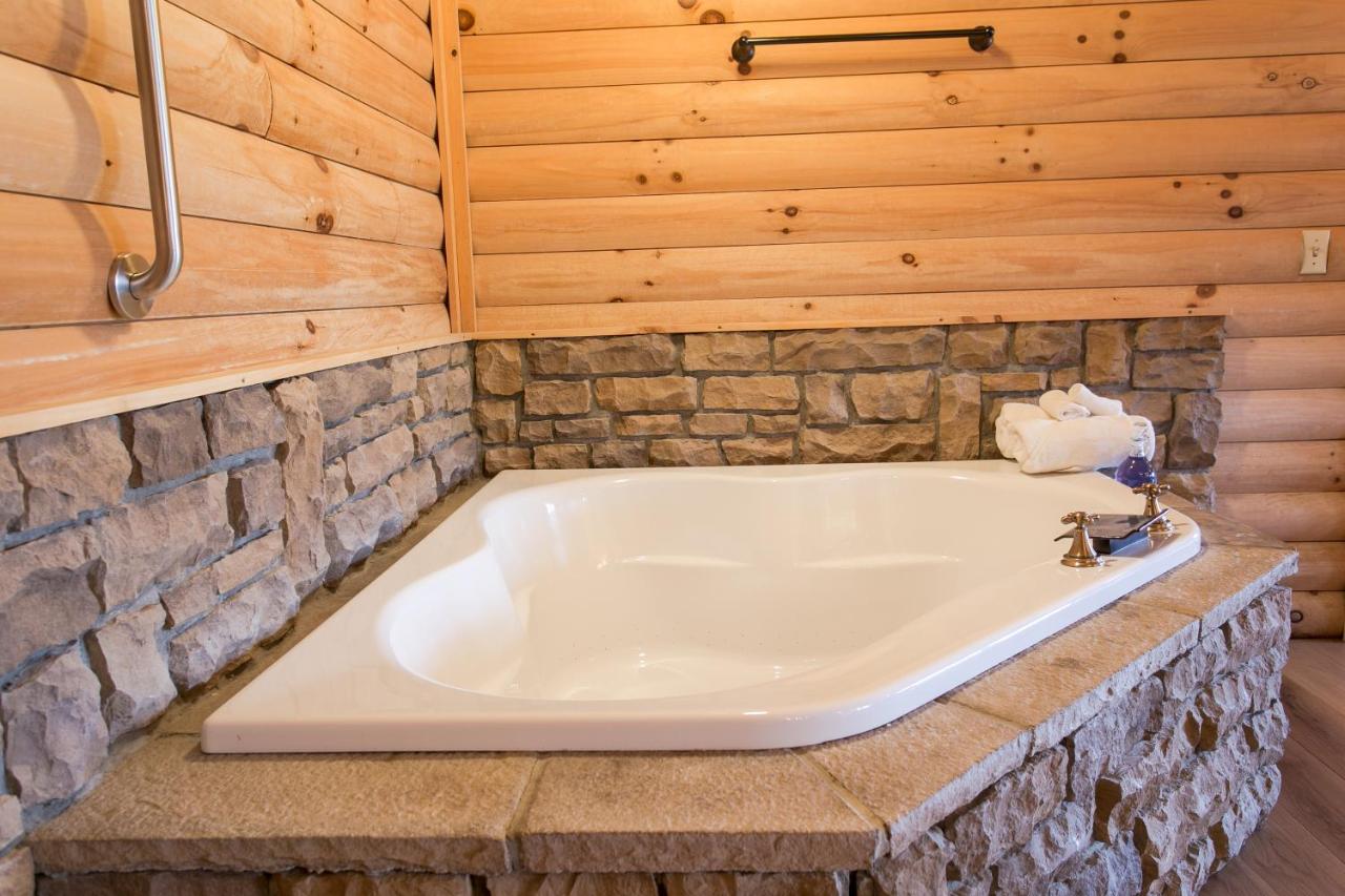 | Coblentz Country Lodge by Amish Country Lodging