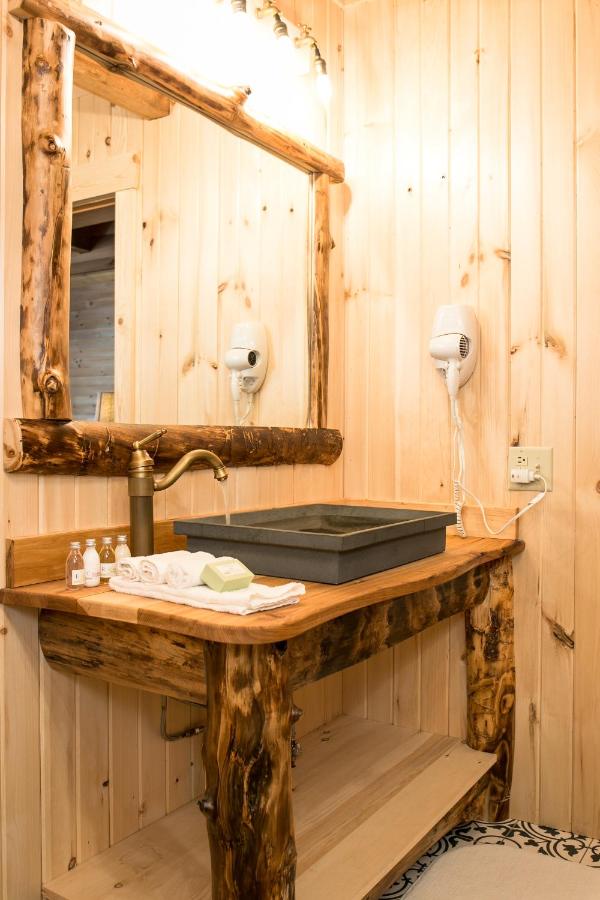 | Coblentz Country Lodge by Amish Country Lodging