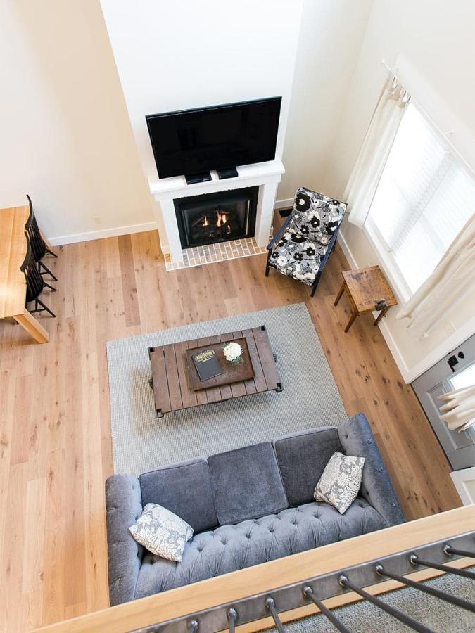 | Farmhouse Suites by Amish Country Lodging
