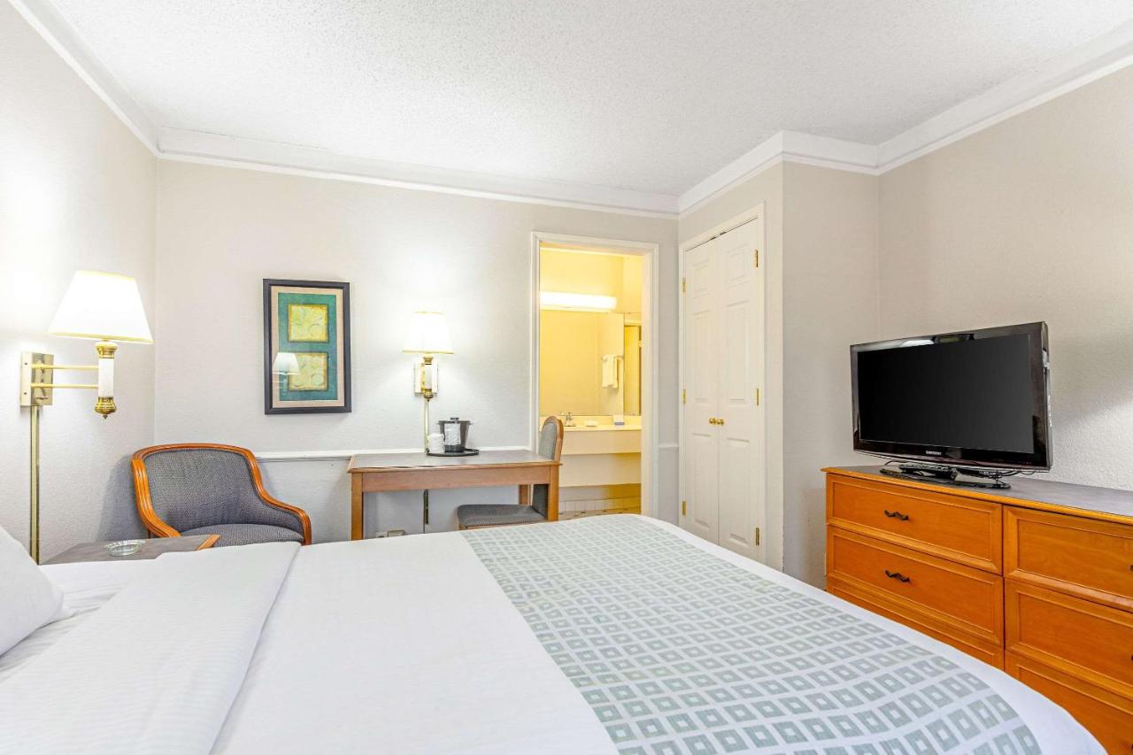 Standard Double Room - Non-Smoking at Rodeway Inn Huntsville West