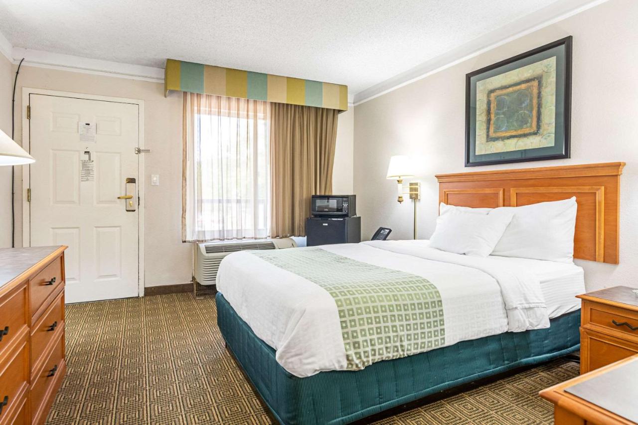 Standard Double Room - Non-Smoking at Rodeway Inn Huntsville West