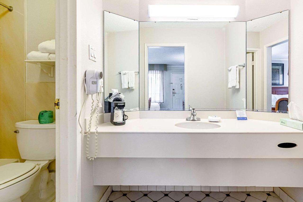 Standard Double Room - Non-Smoking at Rodeway Inn Huntsville West