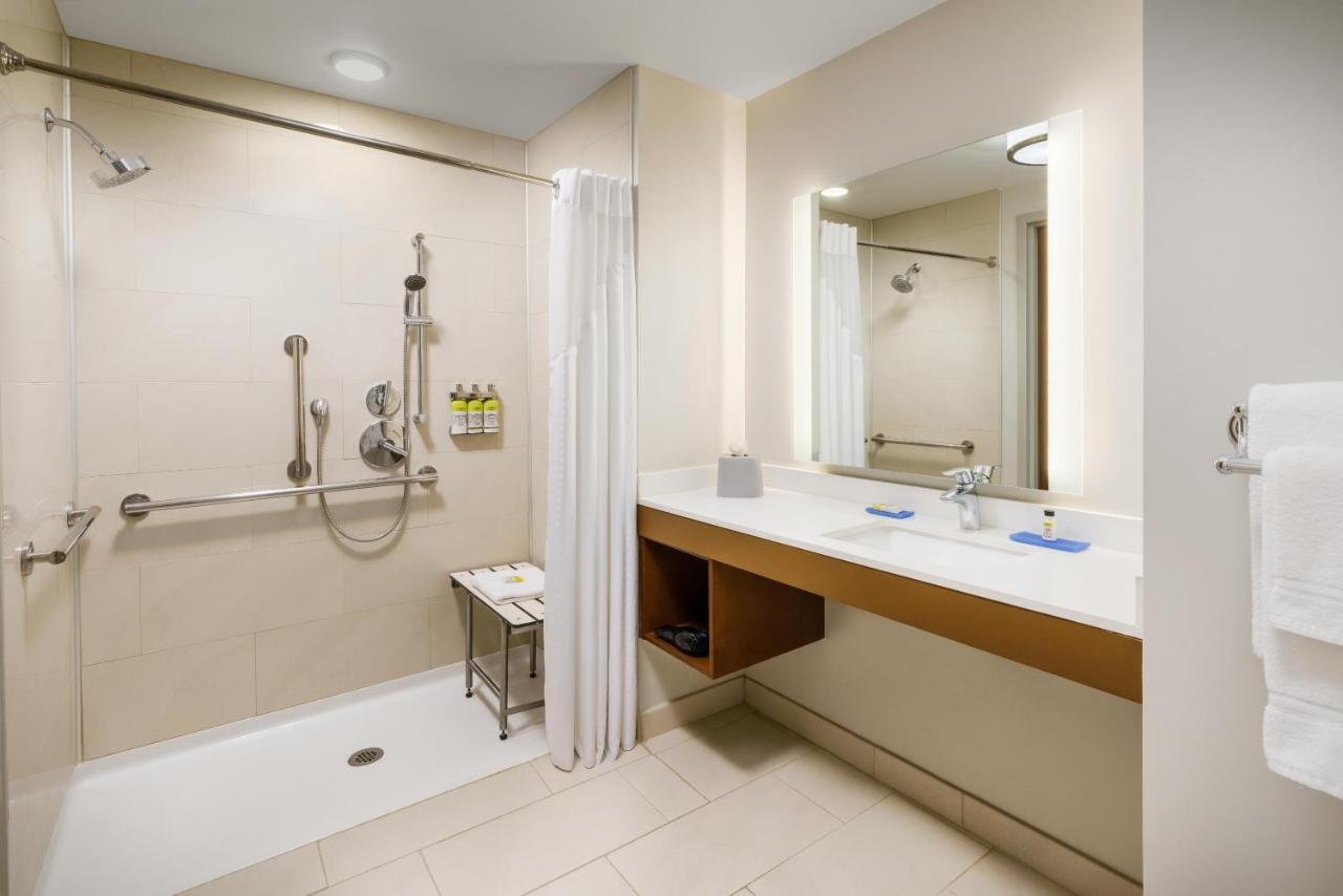 Suite - Mobility Access Roll in Shower/Non-Smoking at Holiday Inn Express & Suites Oakhurst - Yosemite Park Area by IHG