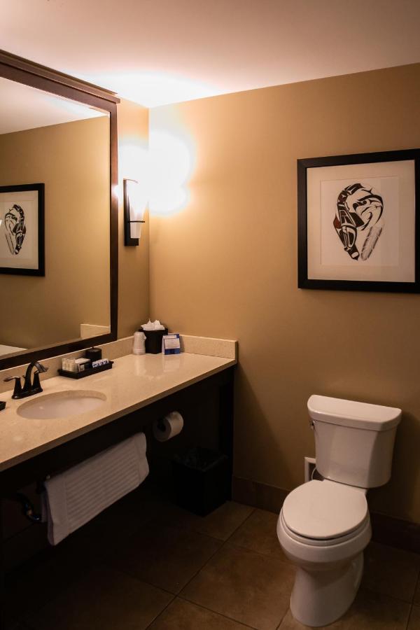 Standard King Room at Swinomish Casino & Lodge