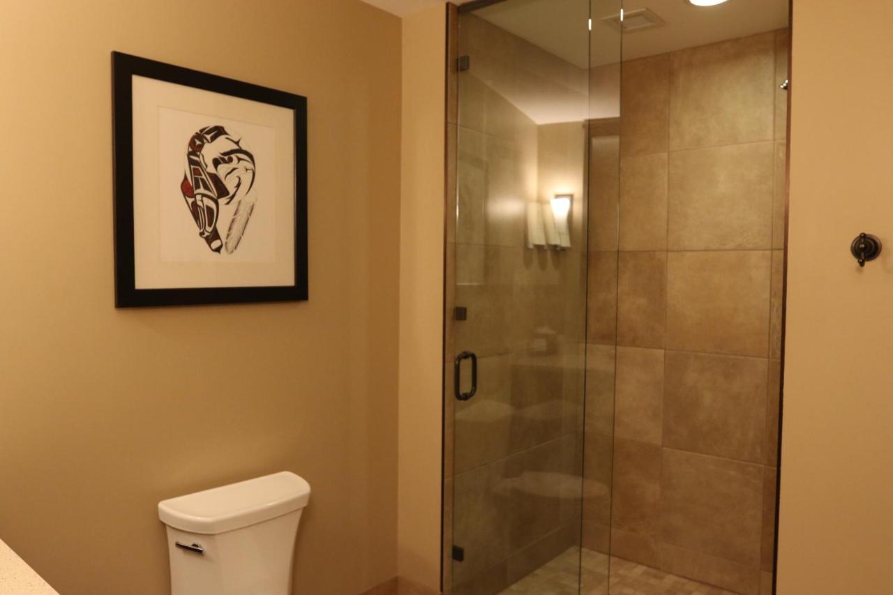 Standard King Room at Swinomish Casino & Lodge