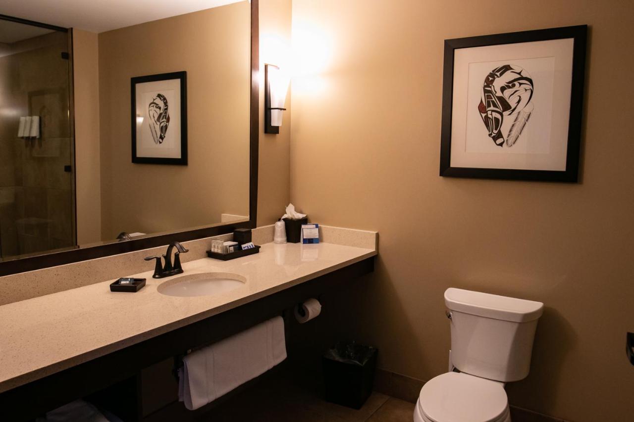Deluxe King Room at Swinomish Casino & Lodge