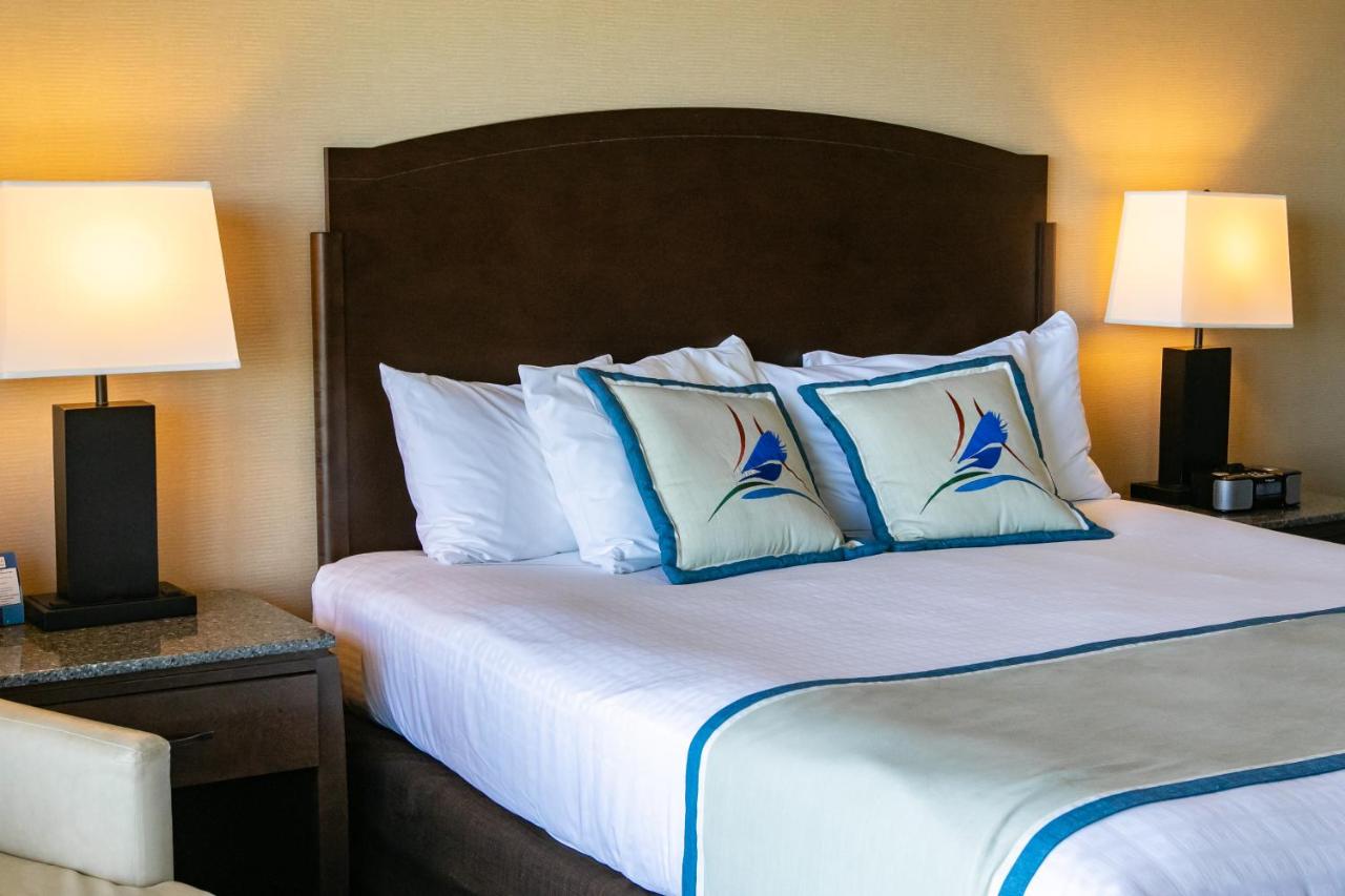 King Room with Sea View at Swinomish Casino & Lodge