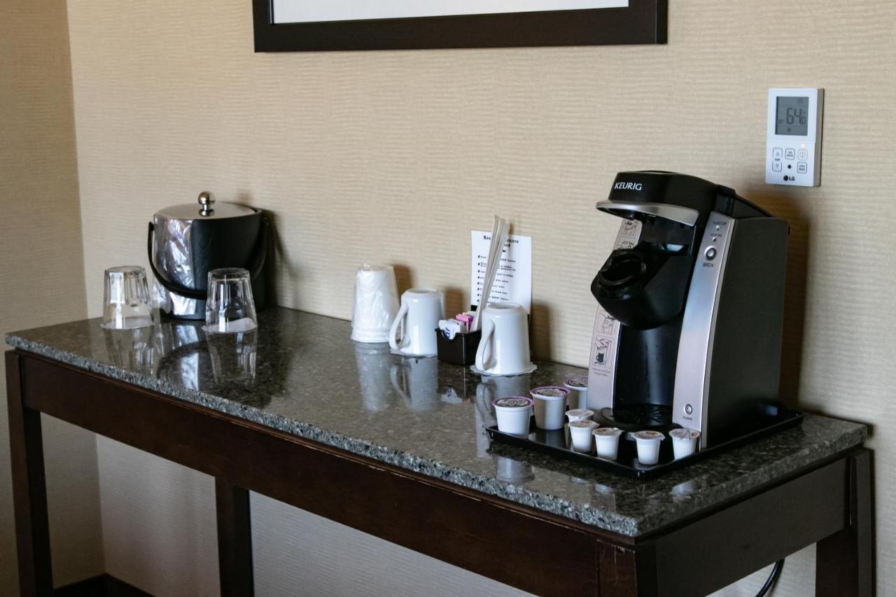 King Room with Sea View at Swinomish Casino & Lodge