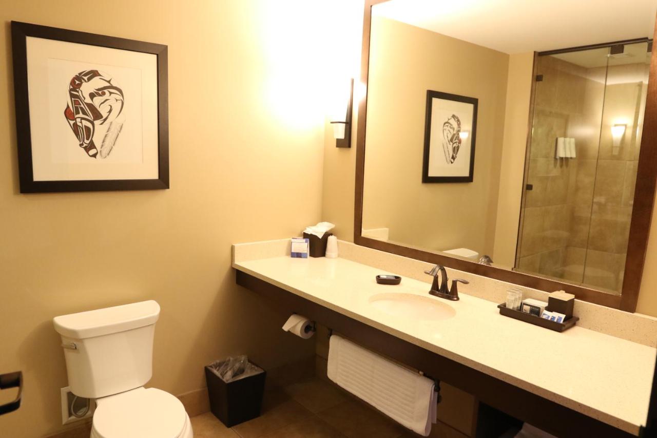 King Room with Sea View at Swinomish Casino & Lodge