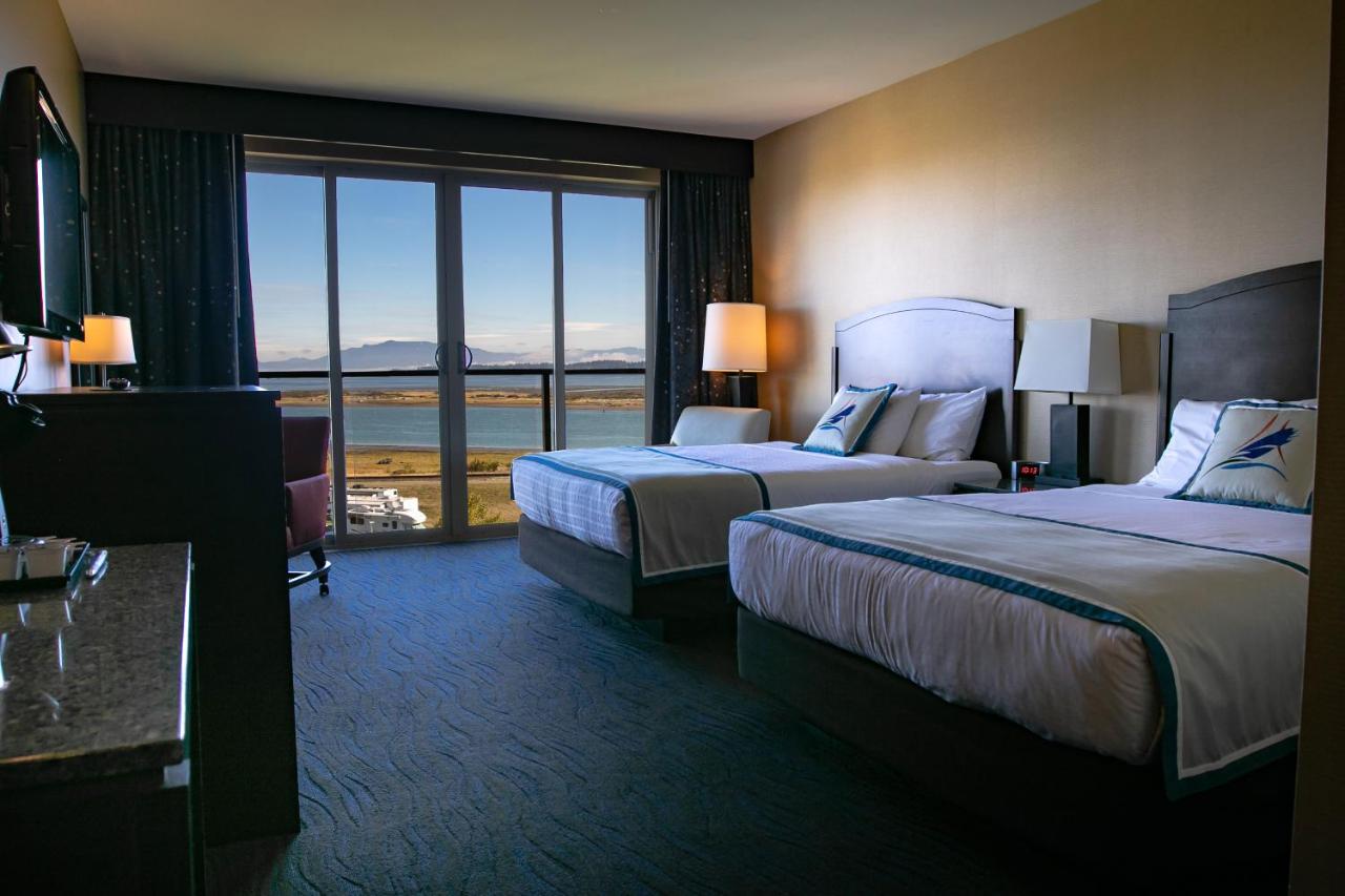 Queen Room with Sea View at Swinomish Casino & Lodge