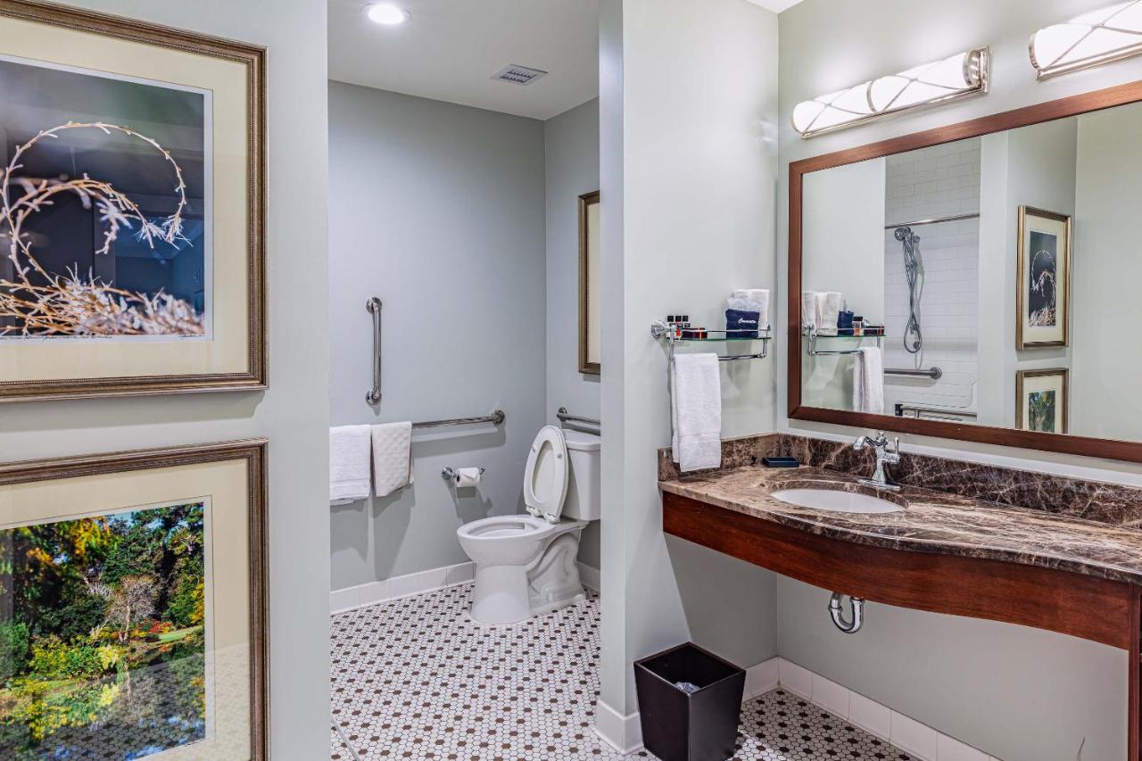 King Suite at The Inn at the Crossroads