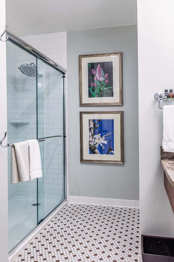 King Suite at The Inn at the Crossroads