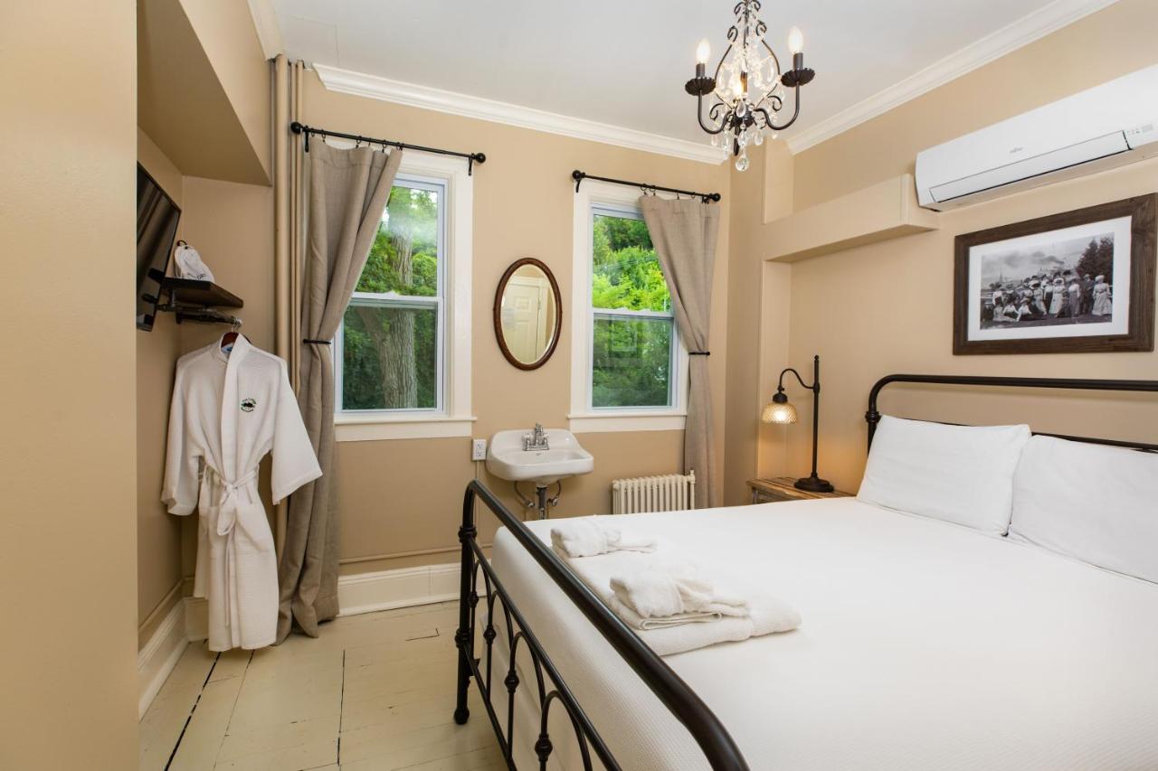 | Pine Cottage Bed & Breakfast