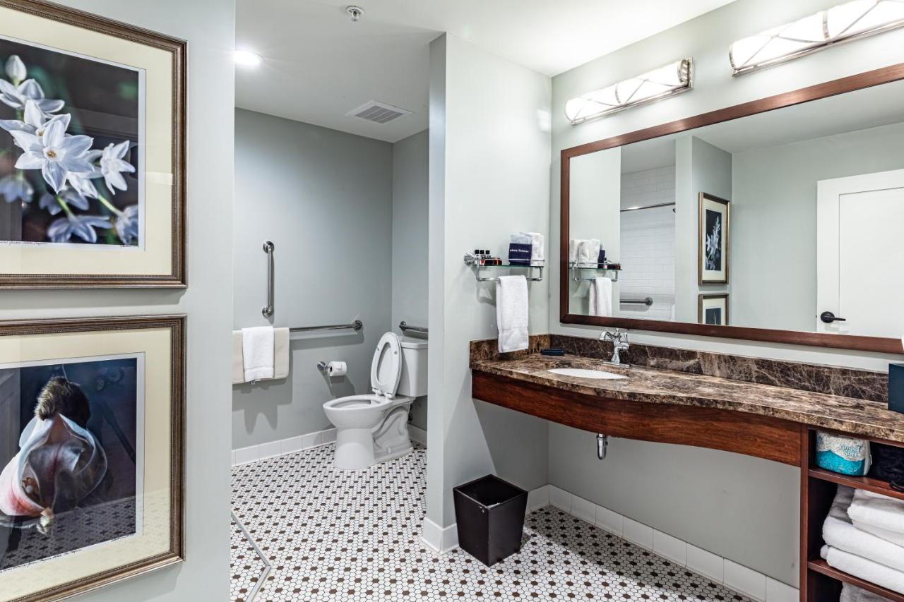 King Suite at The Inn at the Crossroads