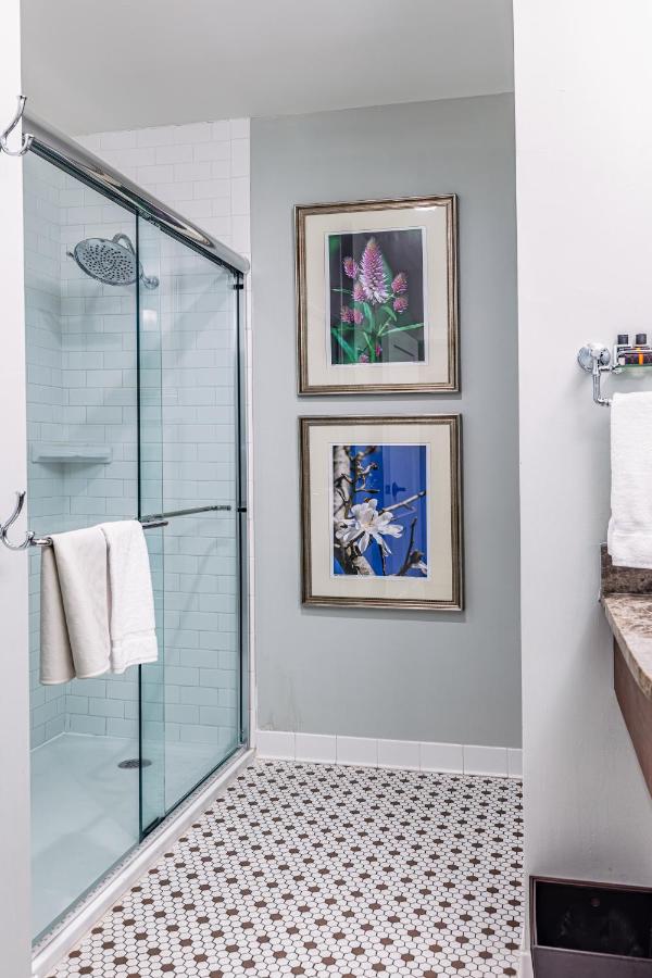 King Suite at The Inn at the Crossroads