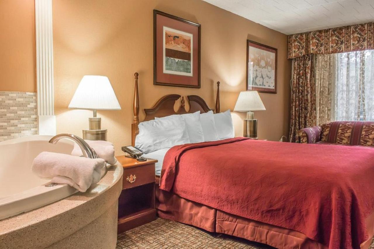 Queen Room with Spa Bath at FairBridge Inn & Suites Poconos