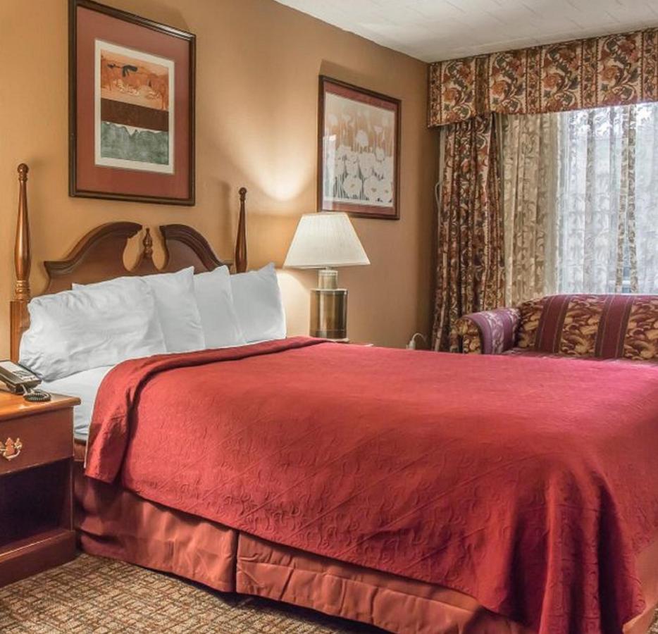 Queen Room - Disability Access at FairBridge Inn & Suites Poconos