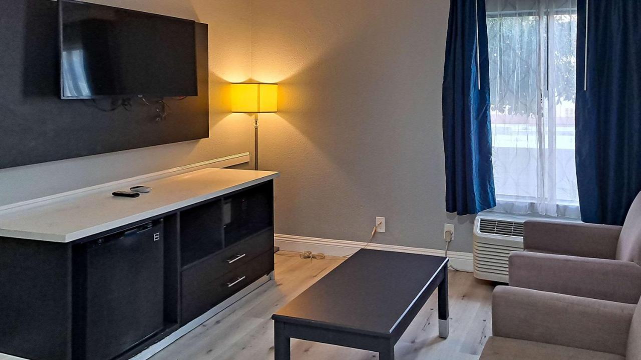 One Bedroom Suite, 1 King Bed, Soaking Tub, Non Smoking at Clarion Pointe El Cajon San Diego East